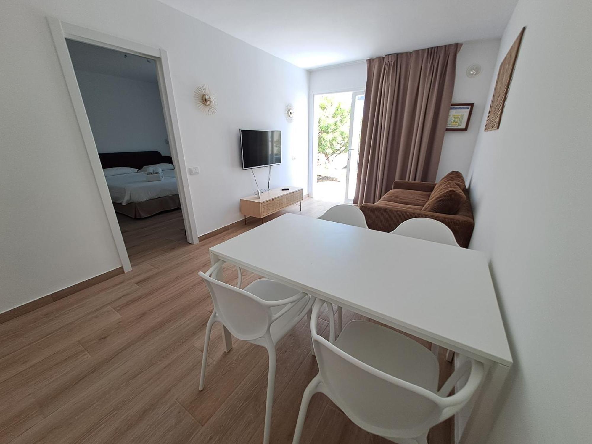 Homeforguest Apartamento 15 Con Terraza Y Piscina En Corralejo Exterior photo